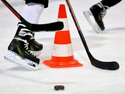 Almohadilla de tiro para práctica de hockey con reboteador